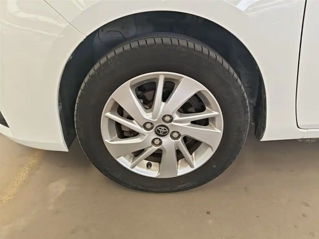 Toyota Yaris L 2017 — фото 23