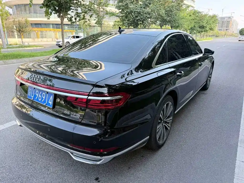 Audi A8 2018 — фото 11