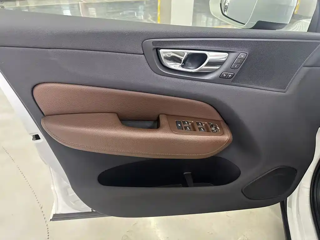 Volvo XC60 2020 — фото 11