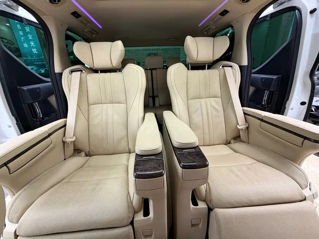 Toyota Alphard 2022 — фото 12