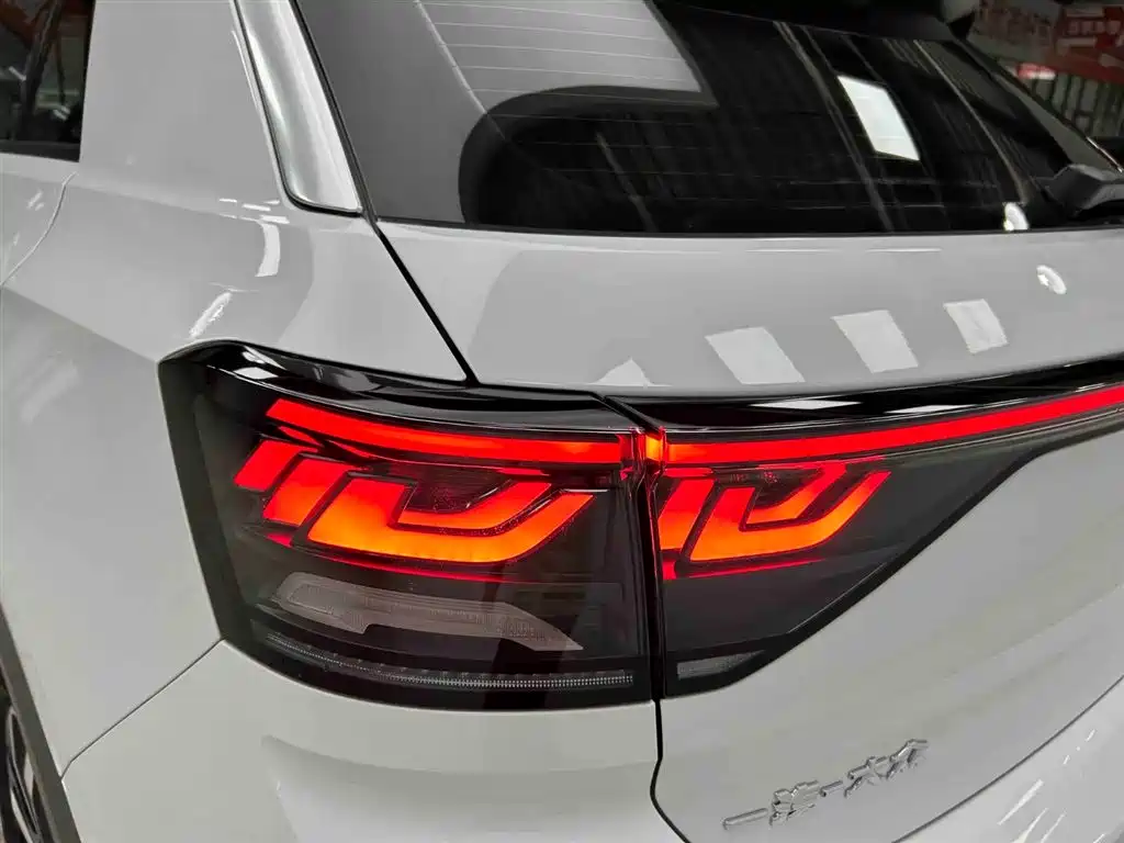 Volkswagen T-Roc 2023 — фото 18