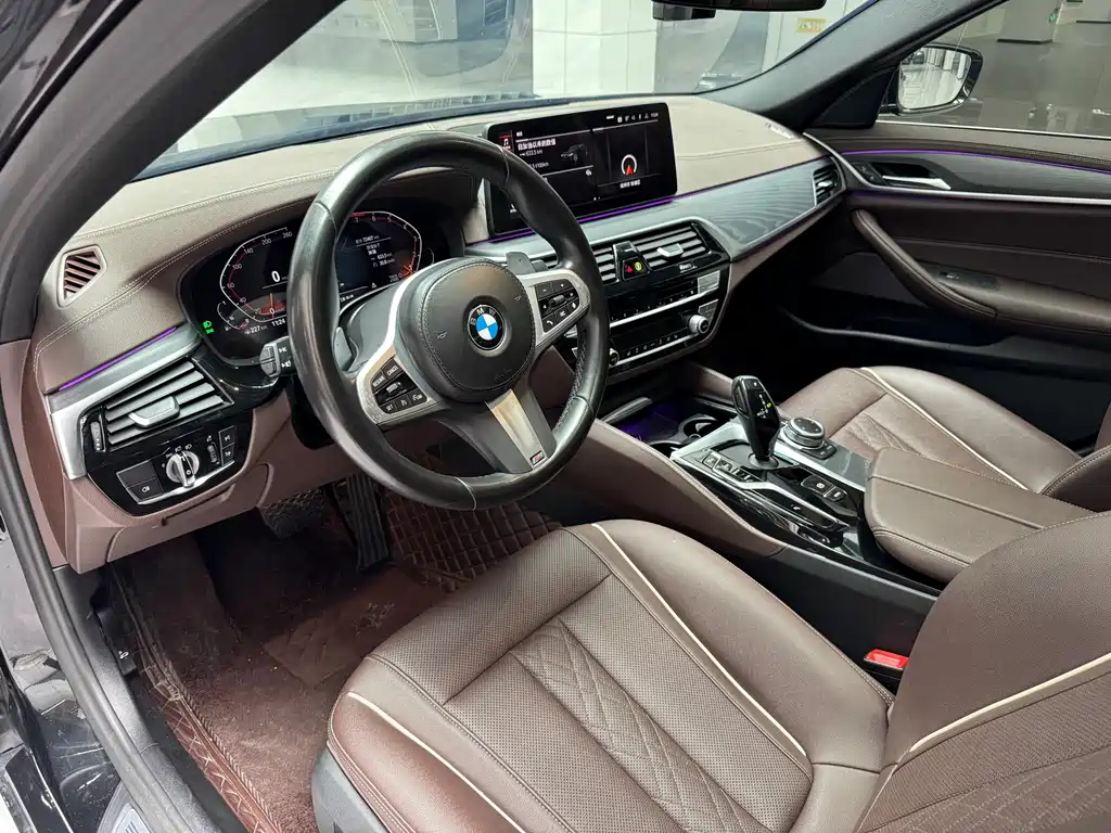 BMW 5 Series 2022 — фото 11