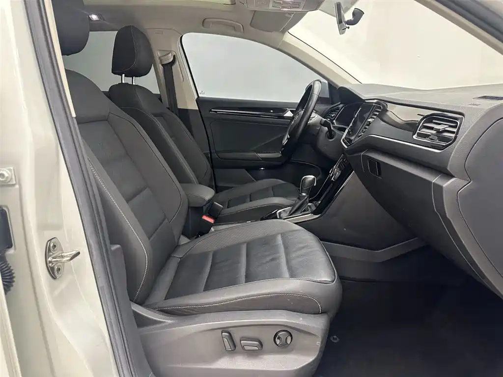 Volkswagen T-Roc 2023 — фото 17