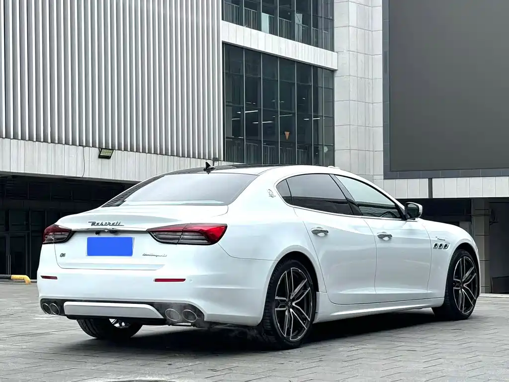 Maserati Quattroporte 2016 — фото 9