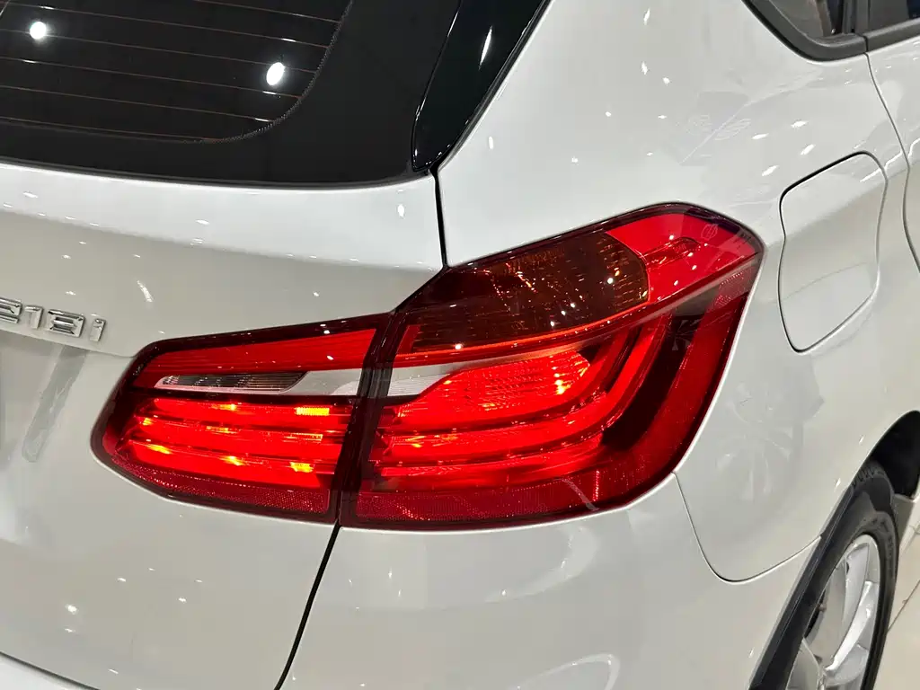 BMW 2 Series Station Wagon 2017 — фото 29