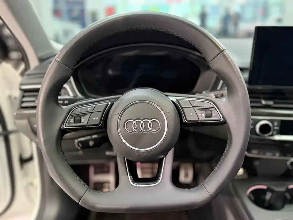 Audi A4L 2022 — фото 8