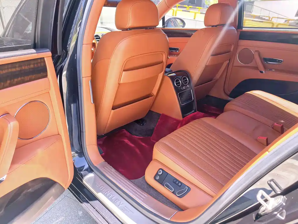 Bentley Flying Spur 2017 — фото 10