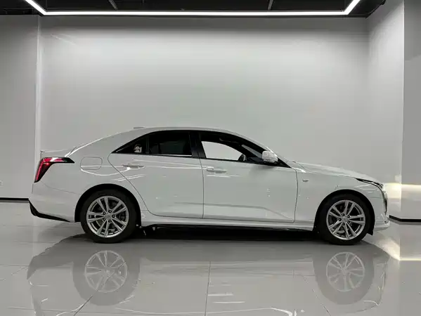 Cadillac CT4 2022