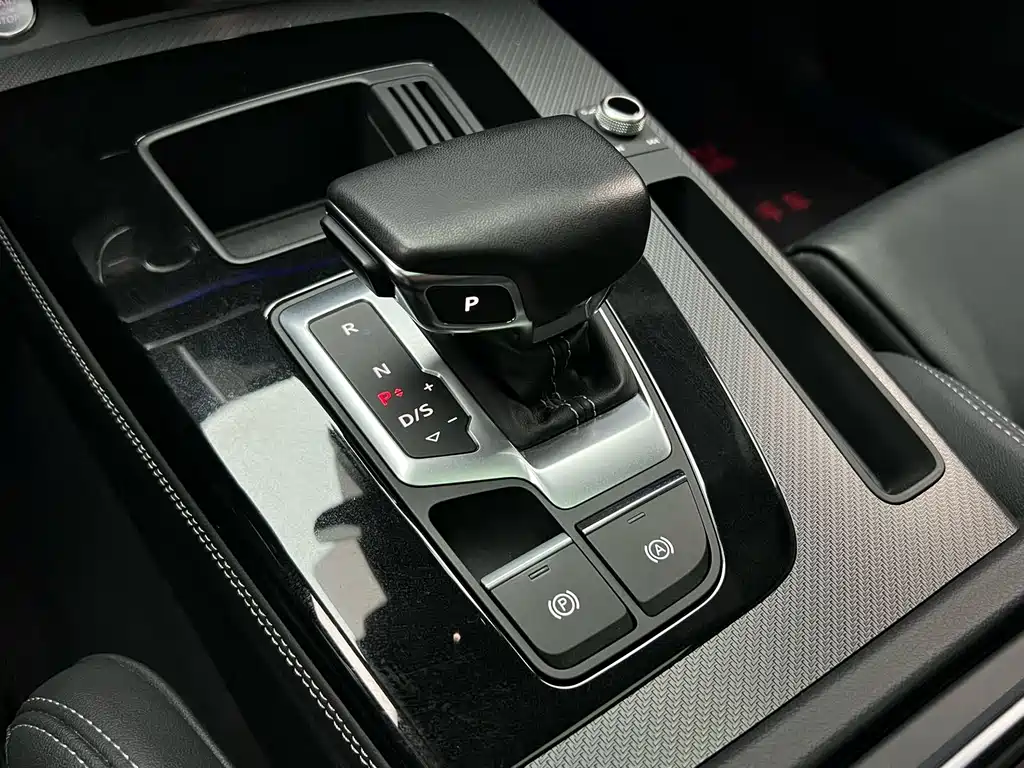 Audi Q5L 2023 — фото 15