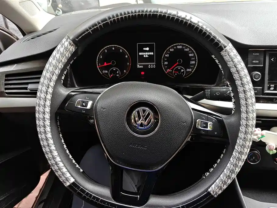 Volkswagen Lavida 2018 — фото 15