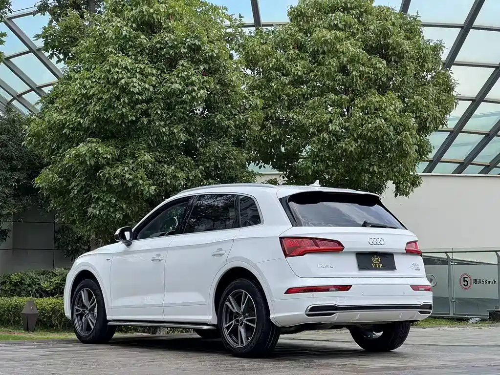 Audi Q5L 2019 — фото 6