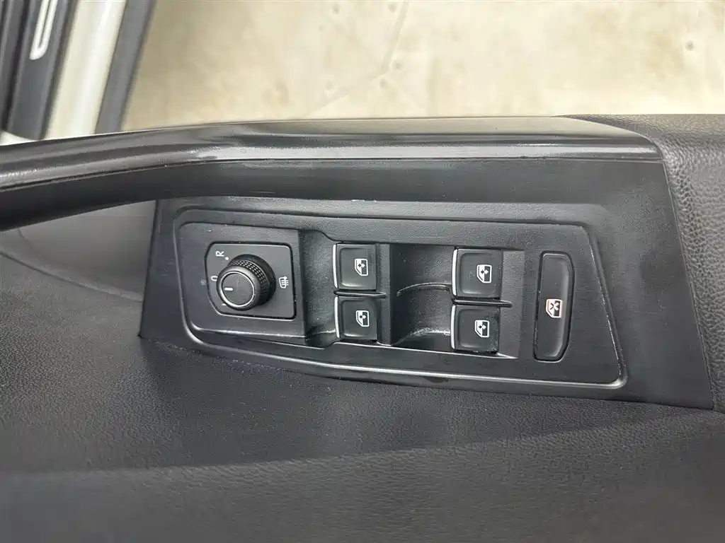 Volkswagen T-Roc 2022 — фото 13