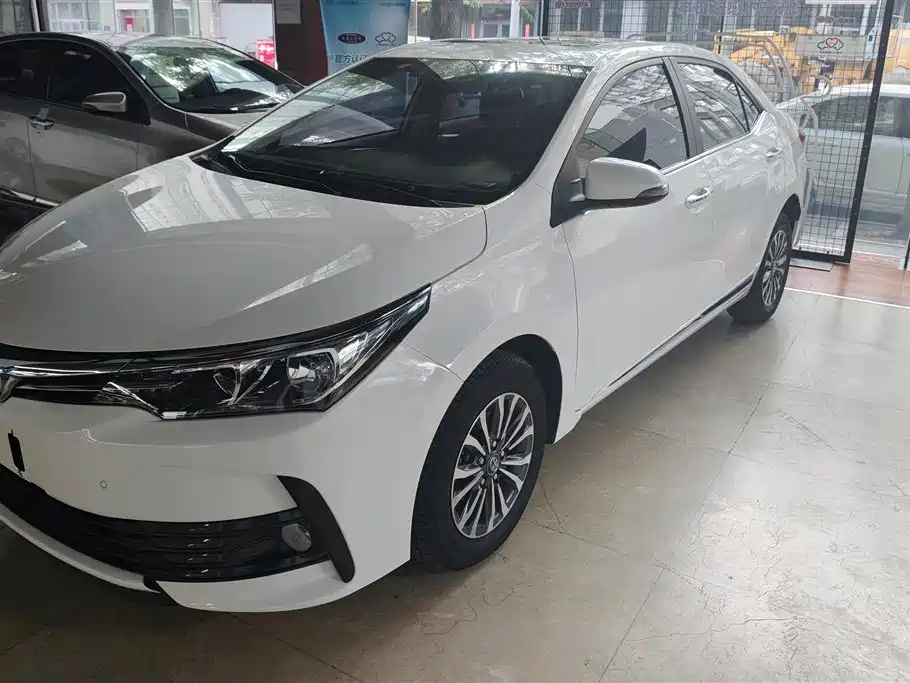 Toyota Corolla 2018 — фото 1