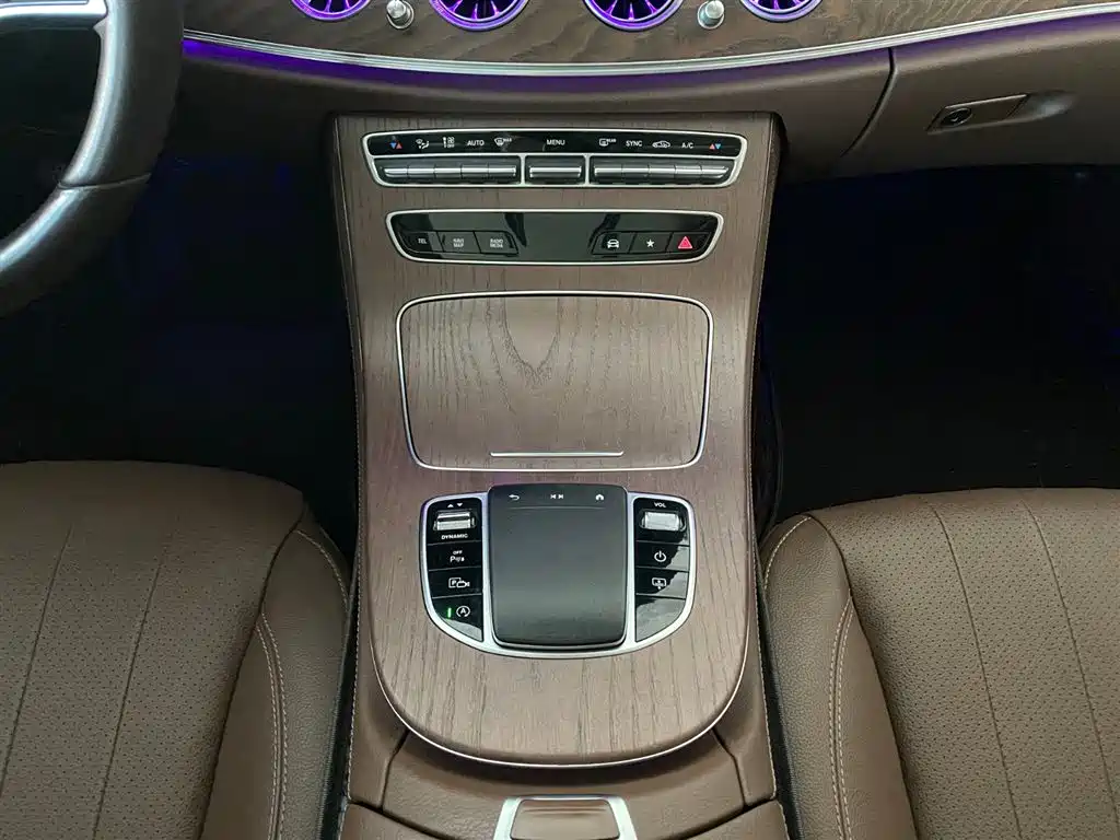 Mercedes-Benz E-Class 2023 — фото 10