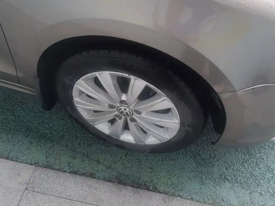 Volkswagen Sagitar 2014