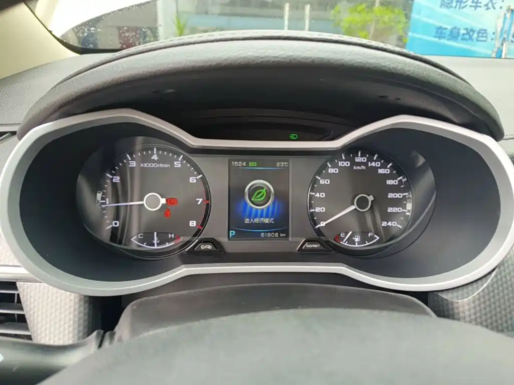 Geely Emgrand GS 2017 — фото 12