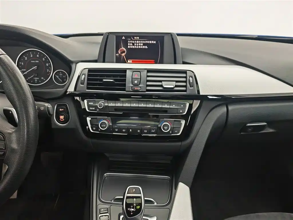 BMW 3 Series 2017 — фото 12
