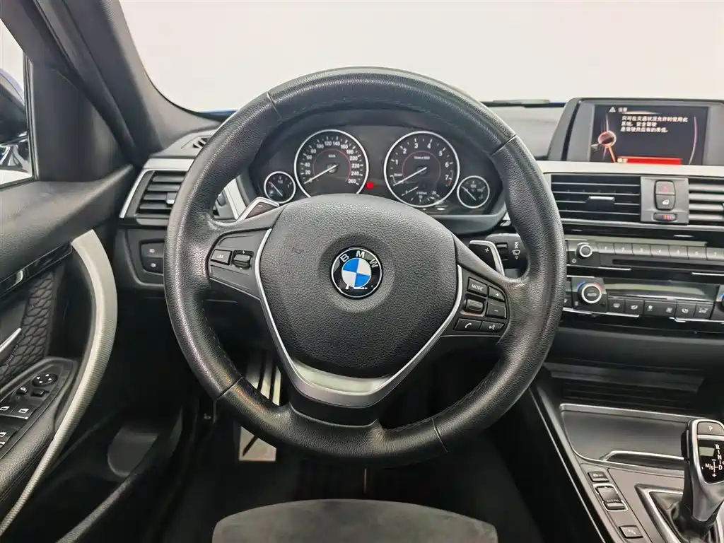 BMW 3 Series 2017 — фото 11