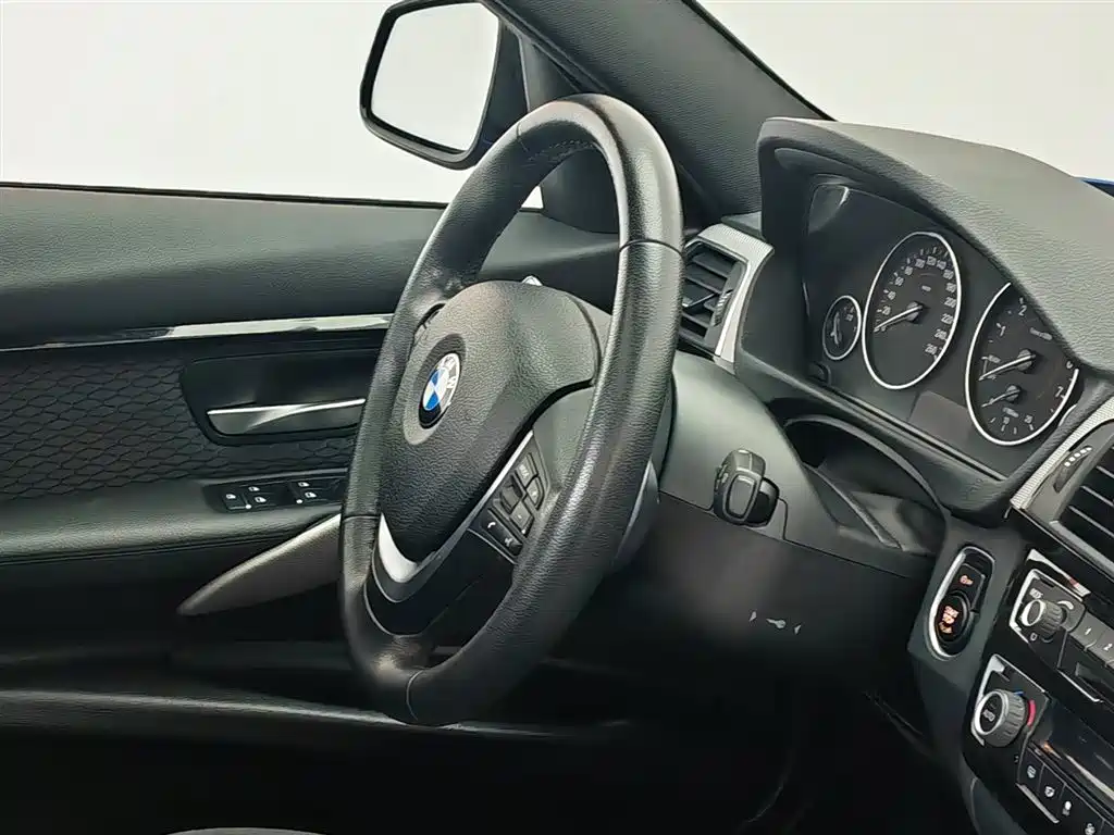 BMW 3 Series 2017 — фото 22