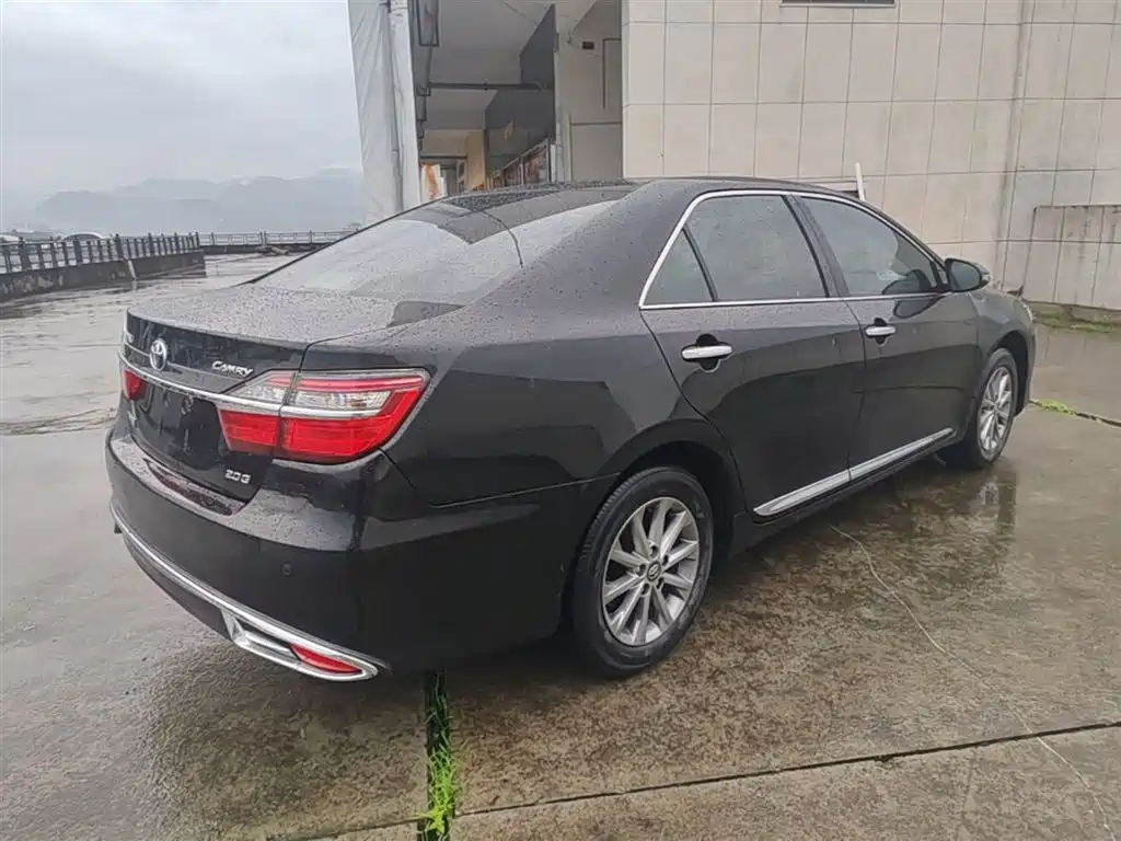 Toyota Camry 2017 — фото 7