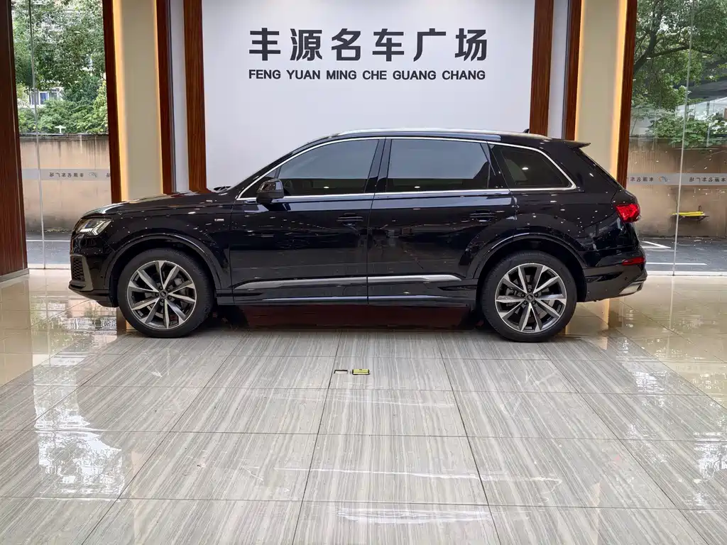 Audi Q7 2021 — фото 26