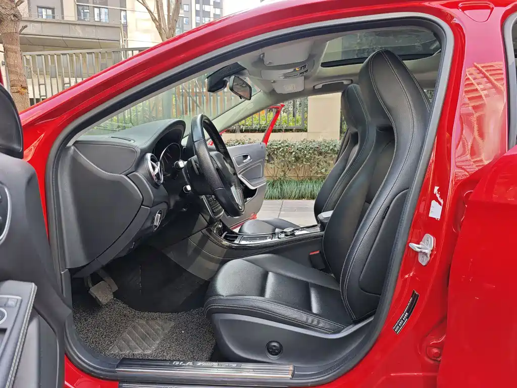 Mercedes-Benz GLA 2015 — фото 12