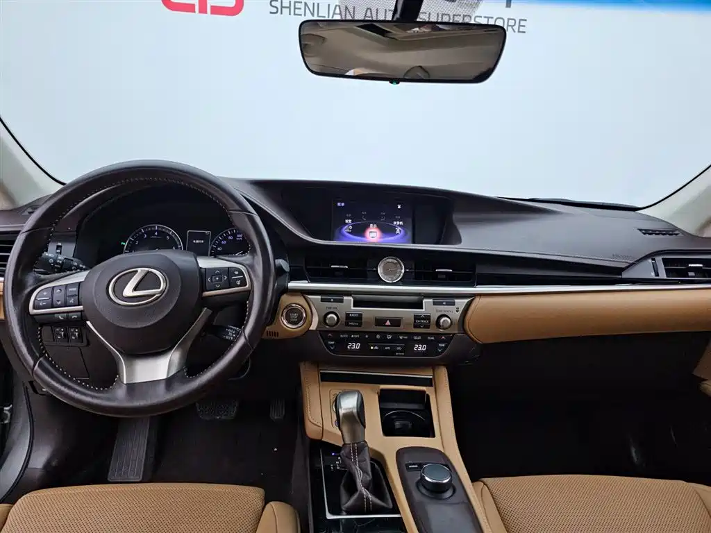 Lexus ES 2017 — фото 16