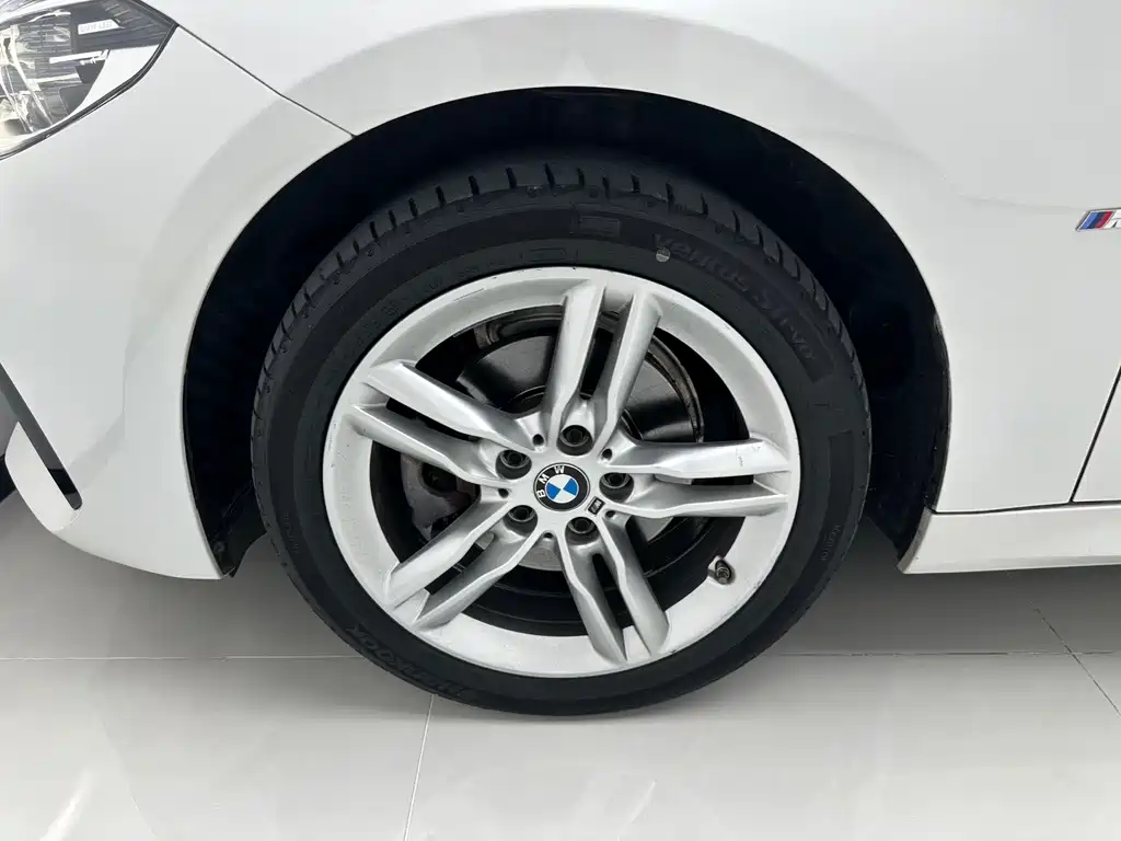 BMW 1 Series 2022 — фото 14