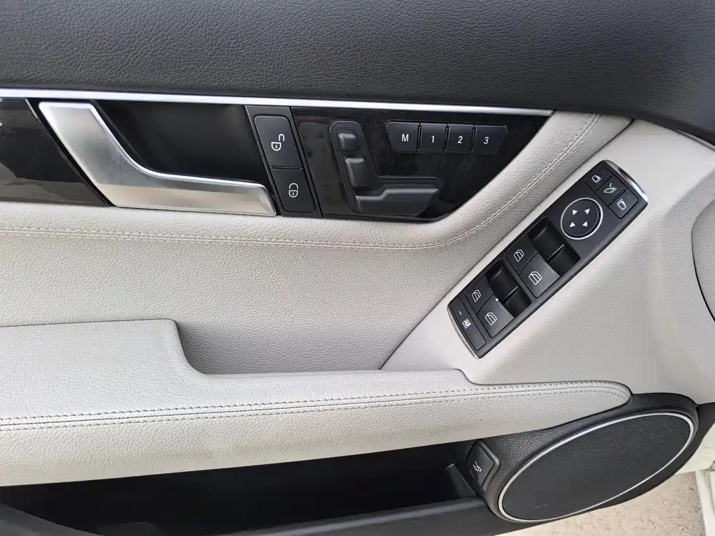 Mercedes-Benz C-Class 2012 — фото 17