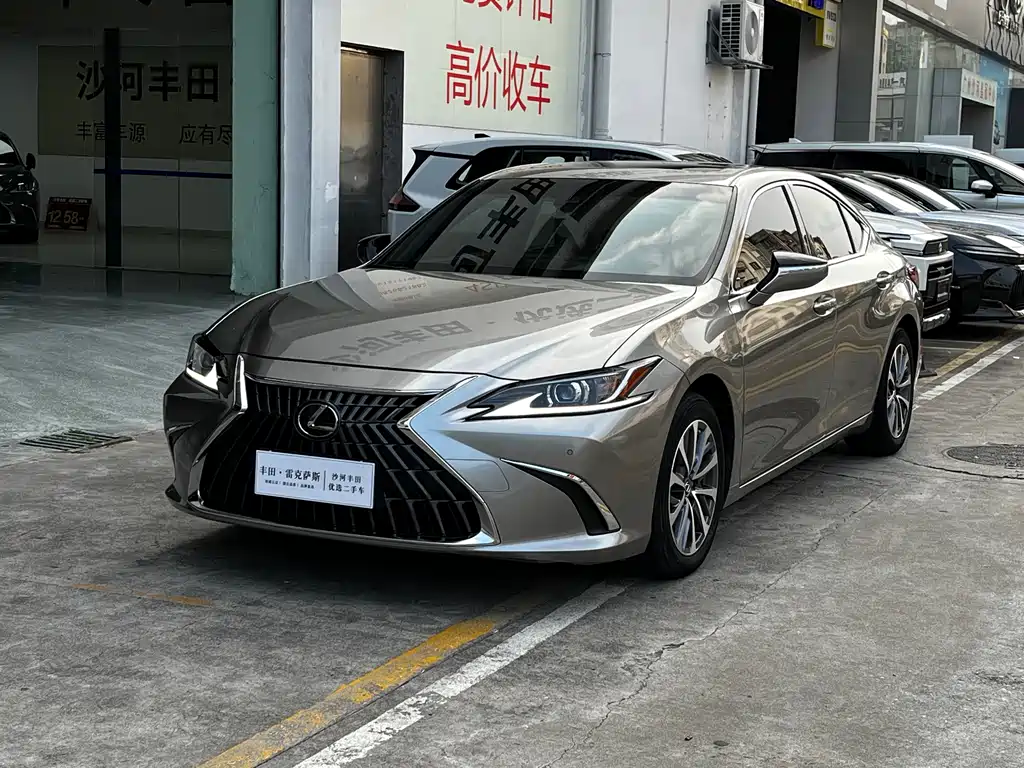 Lexus ES 2023 — фото 1