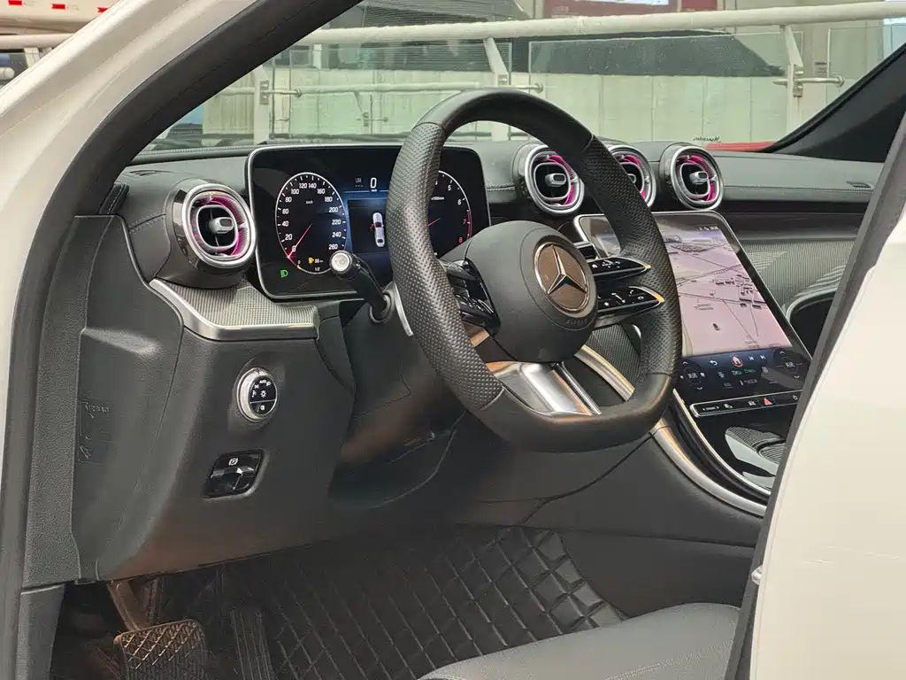 Mercedes-Benz C-Class 2023 — фото 12
