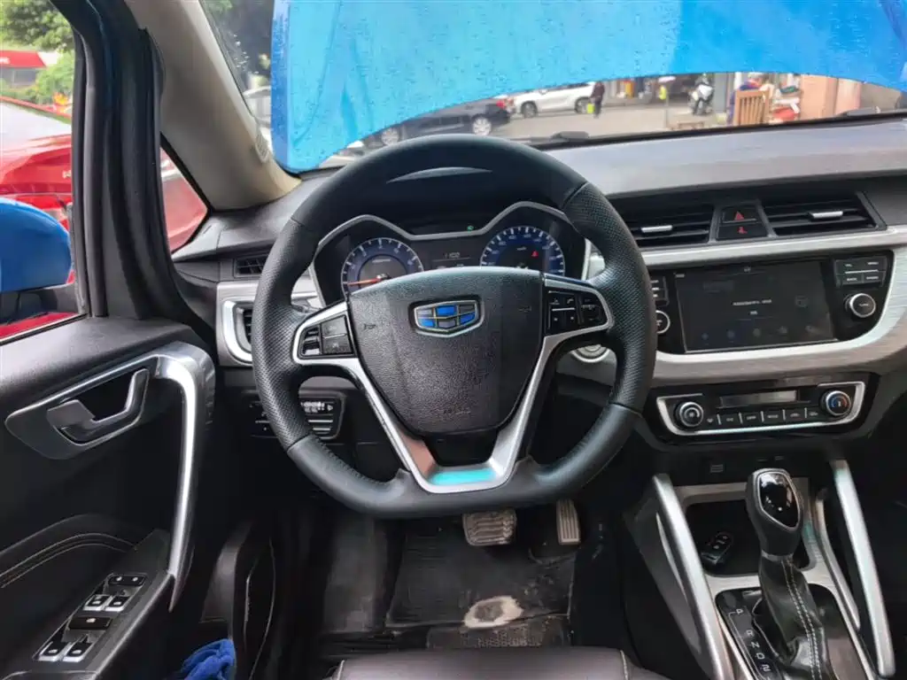 Geely Vision X3 2018 — фото 11