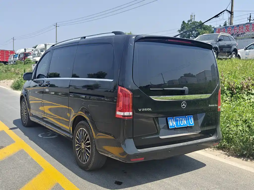 Mercedes-Benz V-Class 2019 — фото 11