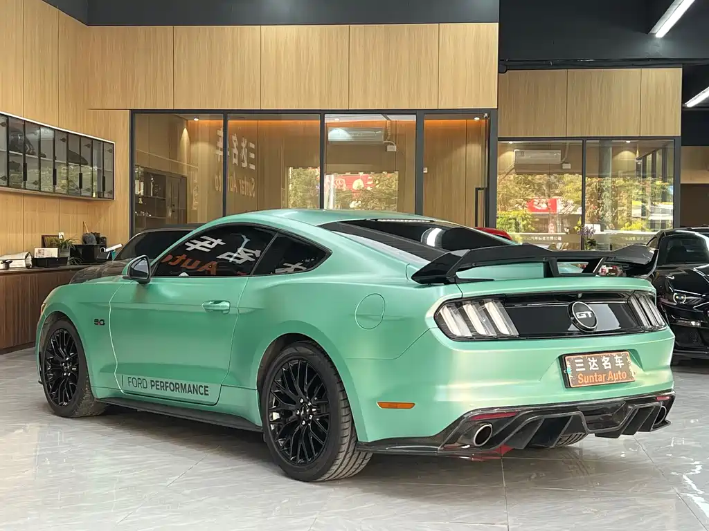 Ford Mustang 2017 — фото 17