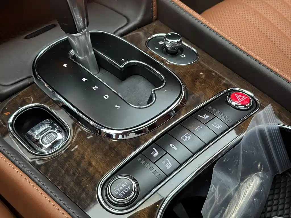 Bentley Flying Spur 2018 — фото 13