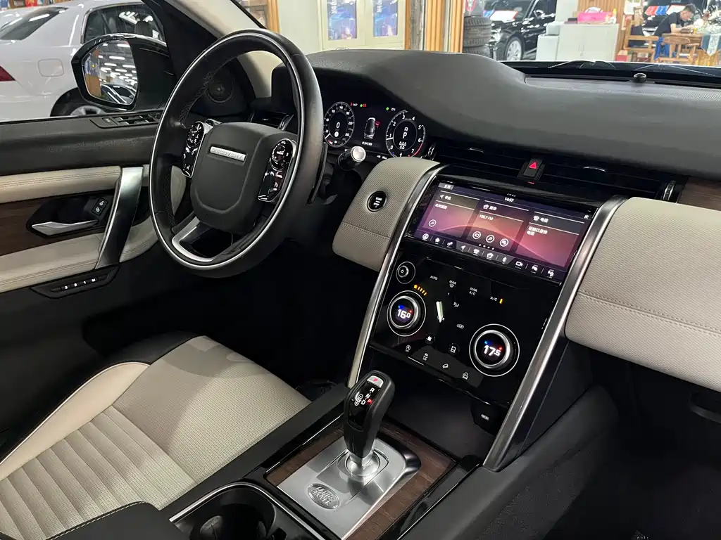 Land Rover Discovery Sport 2021 — фото 16
