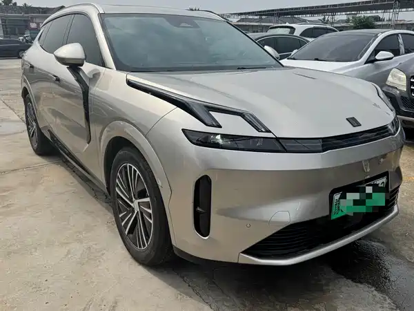 Lynk & Co 08 EM-P 2025
