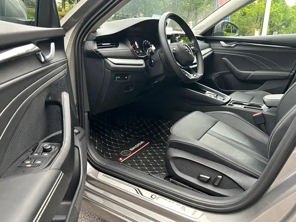 Skoda Octavia 2023 — фото 9