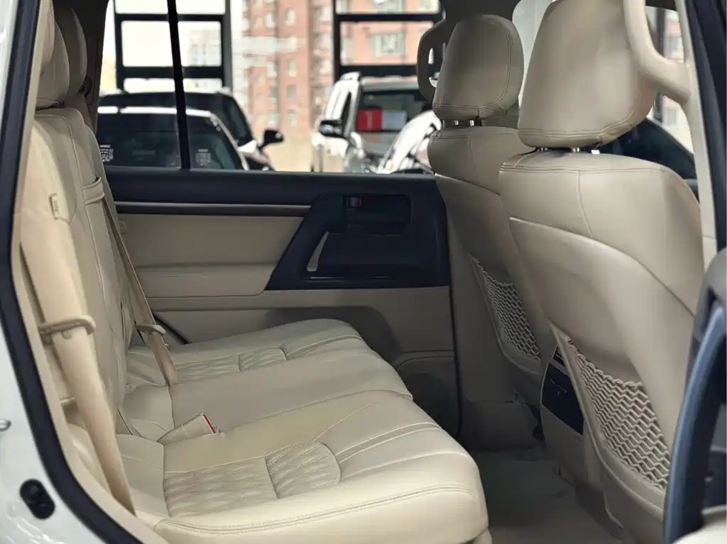 Toyota Land Cruiser 2020 — фото 11