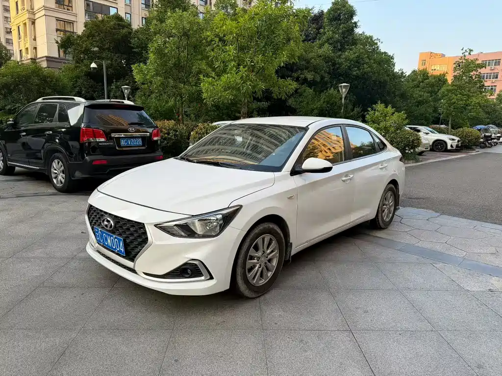 Hyundai Elantra 2020 — фото 1