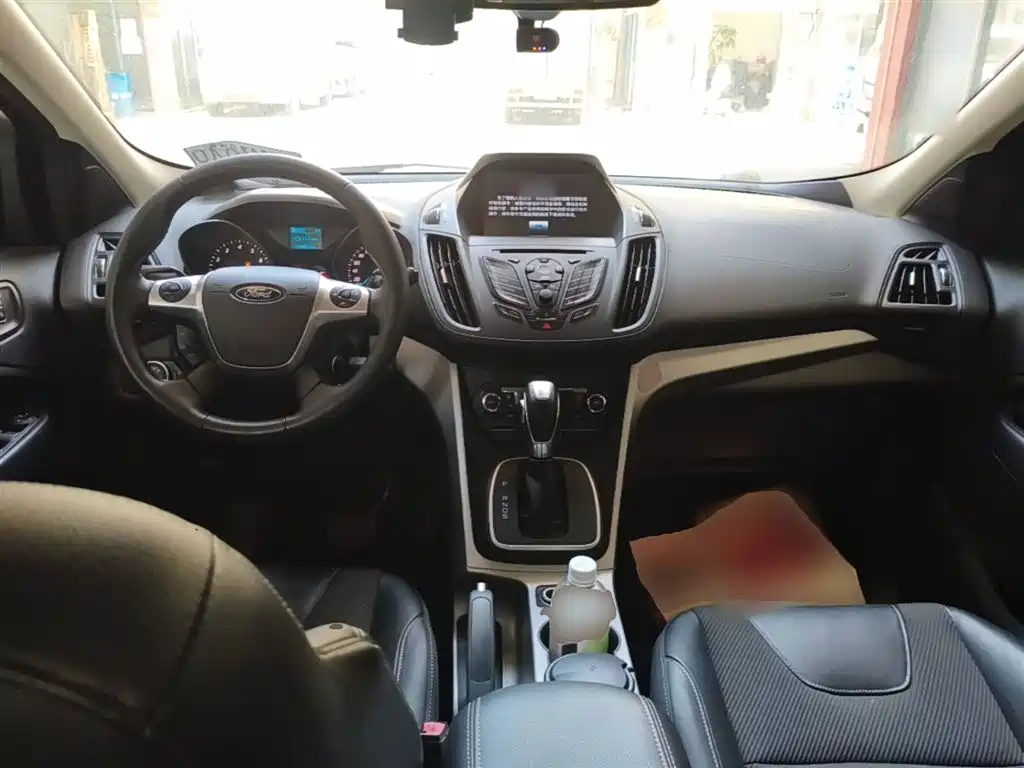 Ford Kuga 2015 — фото 10