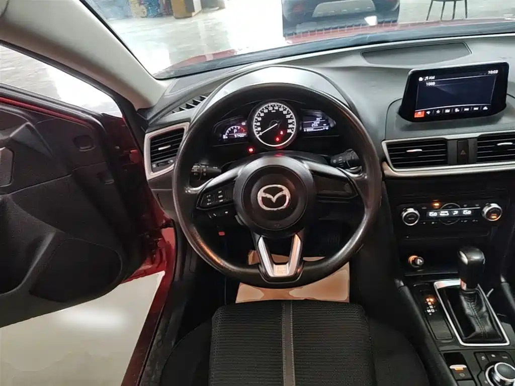 Mazda 3 Axela 2017 — фото 11