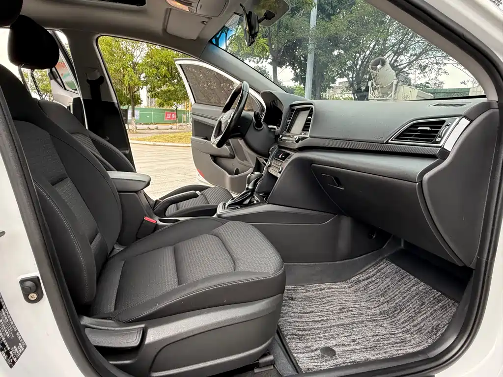 Hyundai Elantra 2019 — фото 7