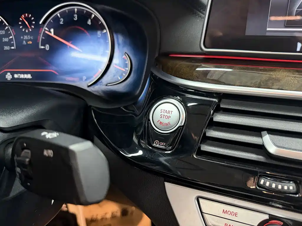 BMW 5 Series 2018 — фото 17
