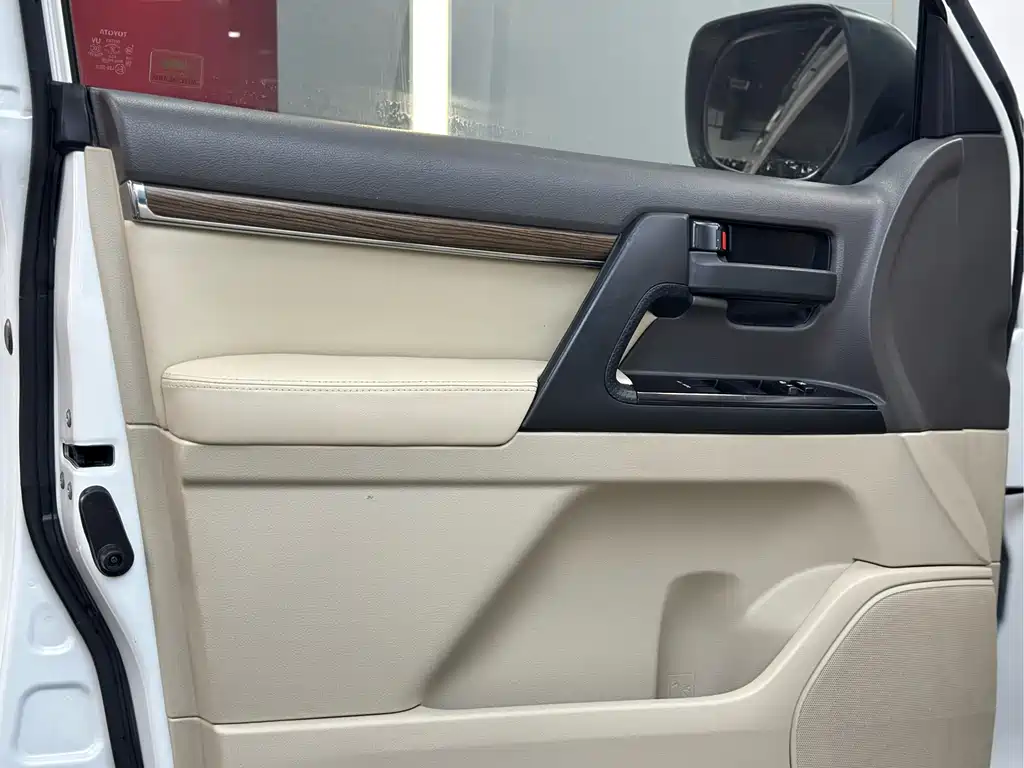 Toyota Land Cruiser 2020 — фото 6