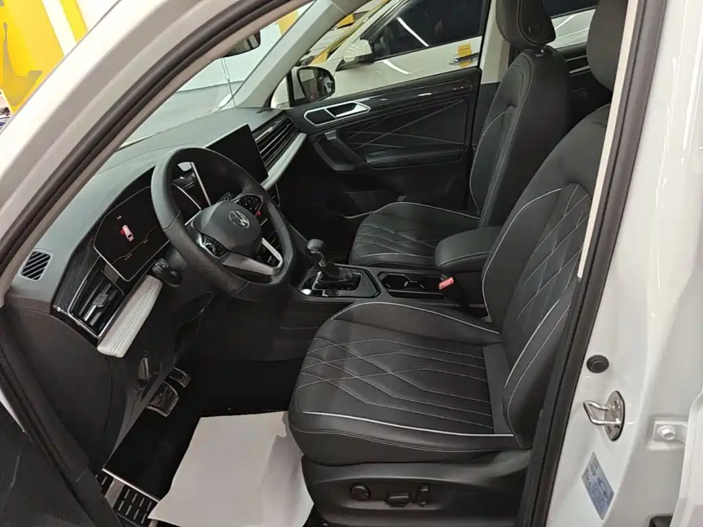 Volkswagen Tiguan L 2023 — фото 15