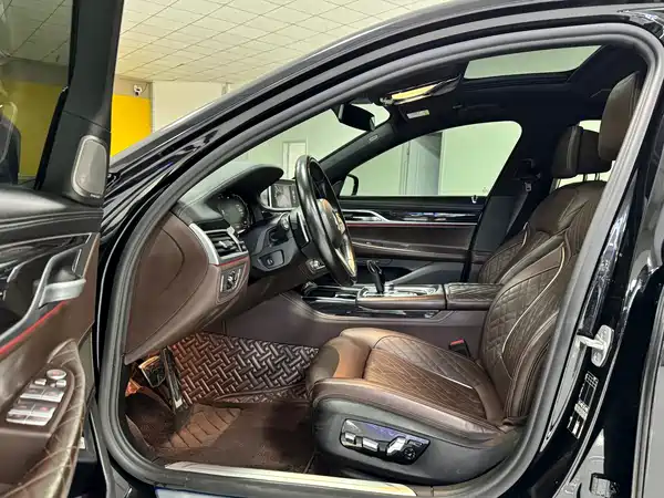 BMW 7 Series 2021