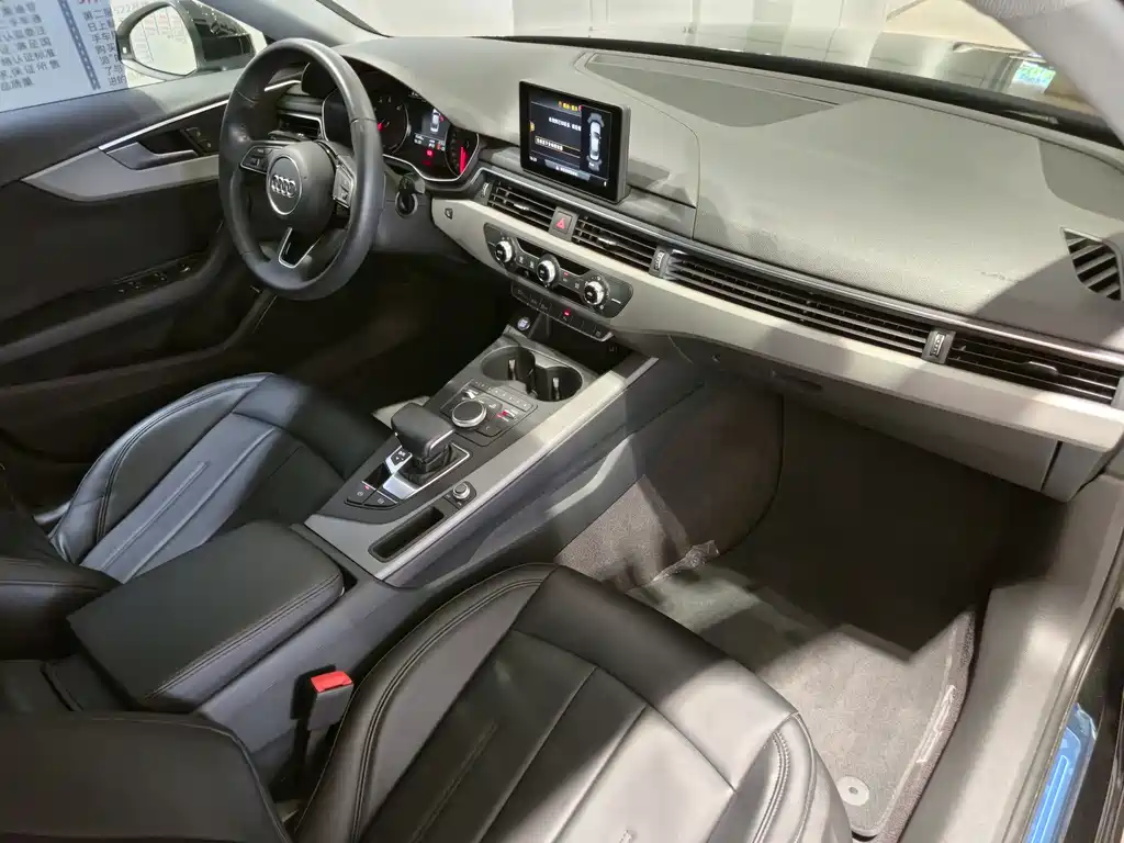 Audi A4L 2019 — фото 16