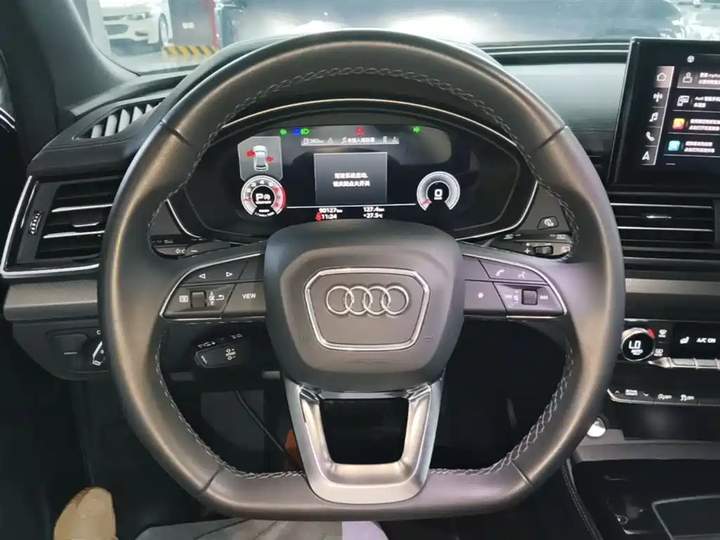Audi Q5L 2023 — фото 11