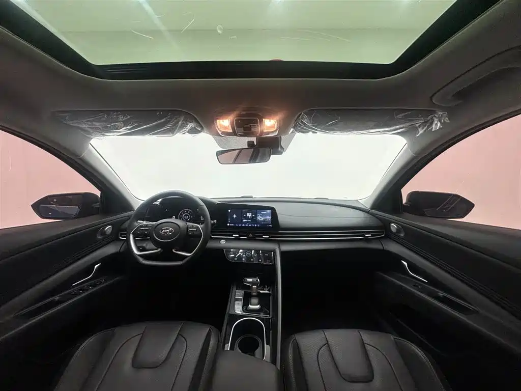 Hyundai Elantra 2023 — фото 18